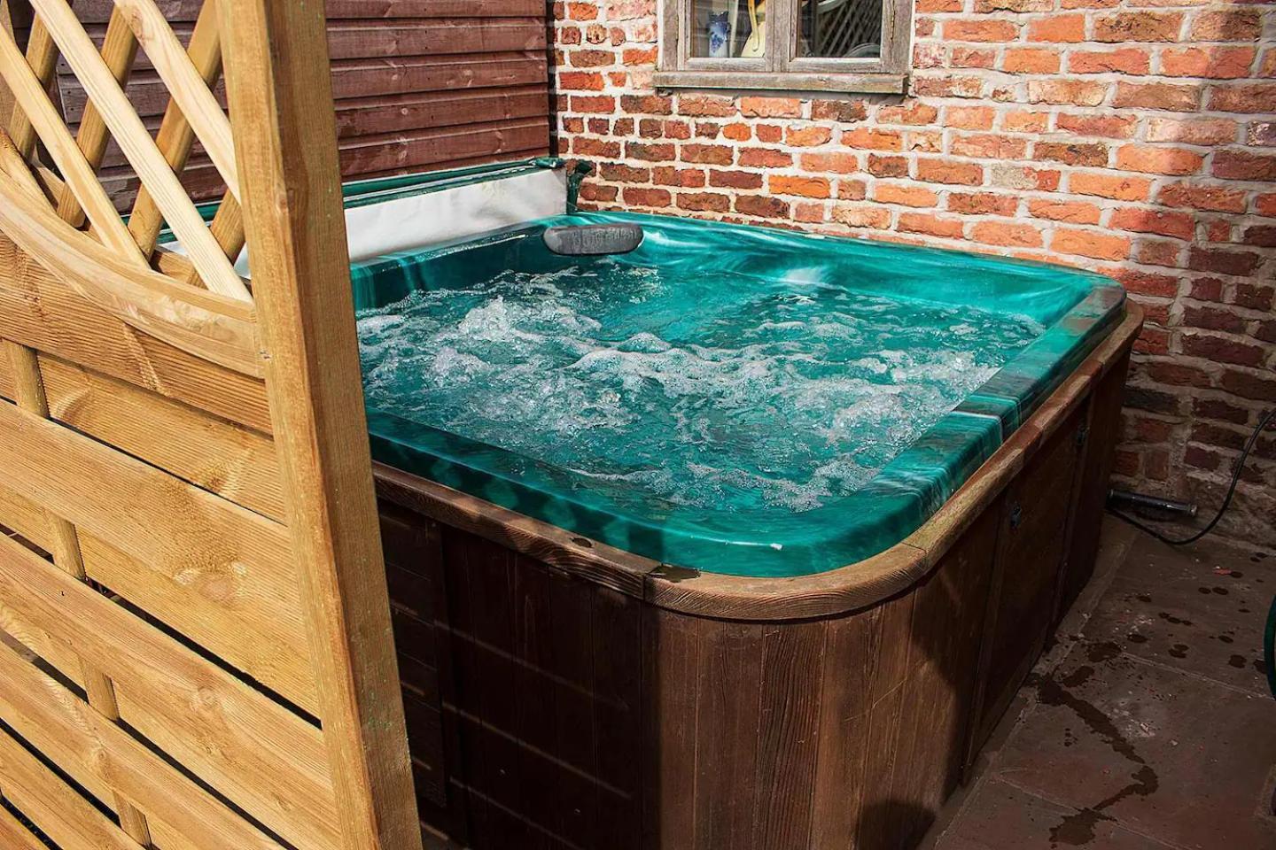 The Old Mill Barn With Hot Tub And Private Use Of Heated Pool Villa Wirral Exteriör bild