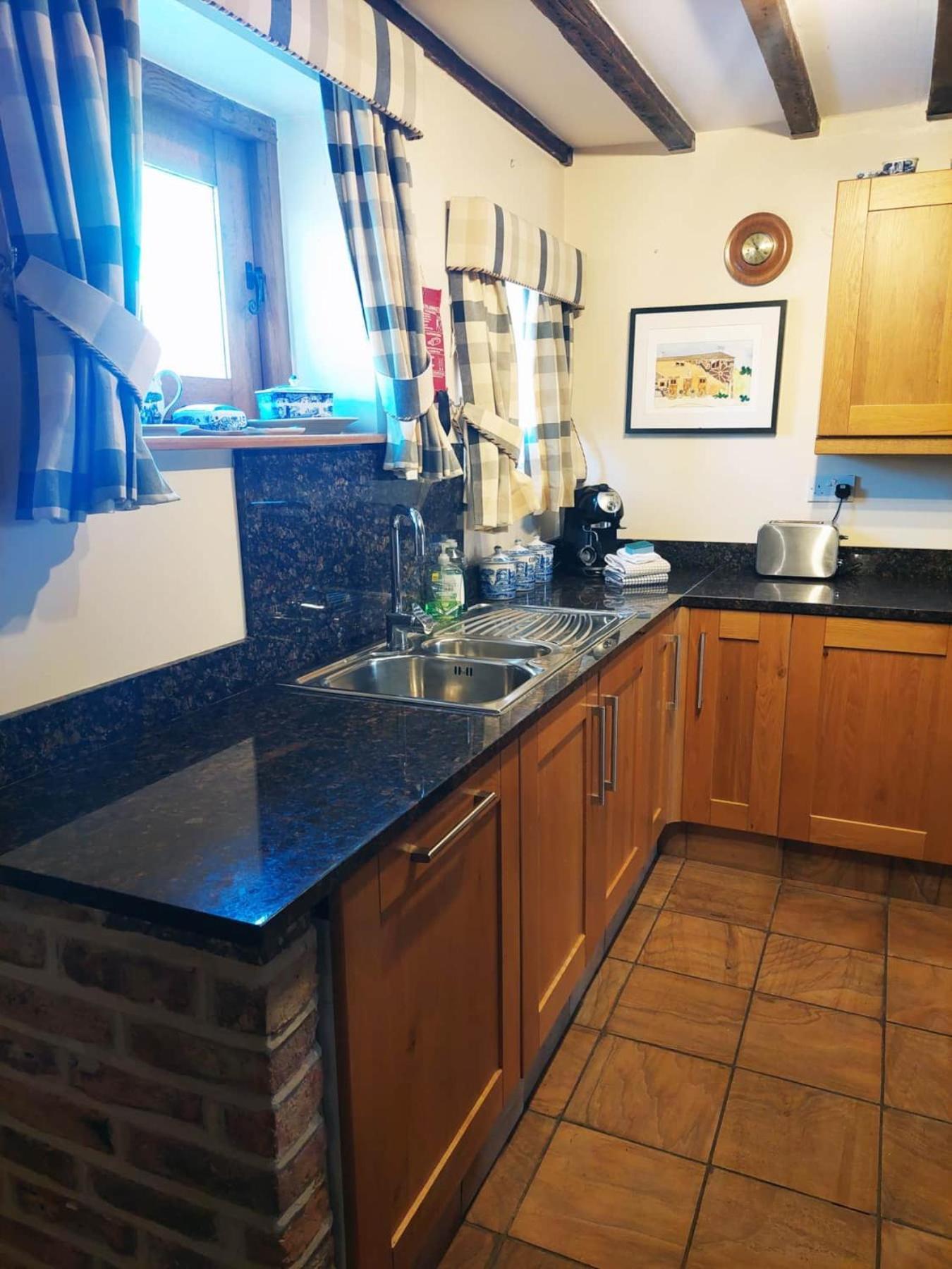 The Old Mill Barn With Hot Tub And Private Use Of Heated Pool Villa Wirral Exteriör bild