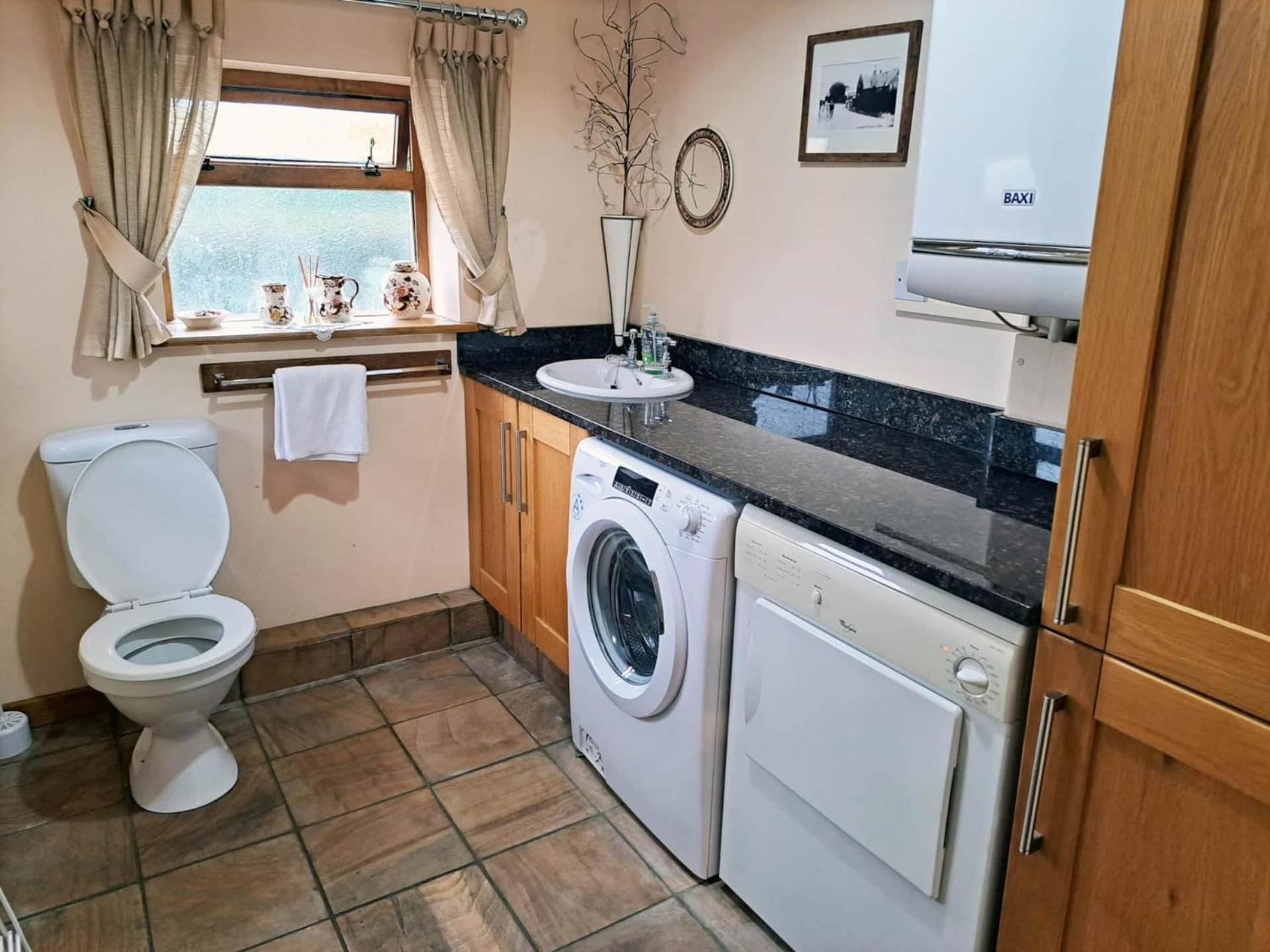 The Old Mill Barn With Hot Tub And Private Use Of Heated Pool Villa Wirral Exteriör bild