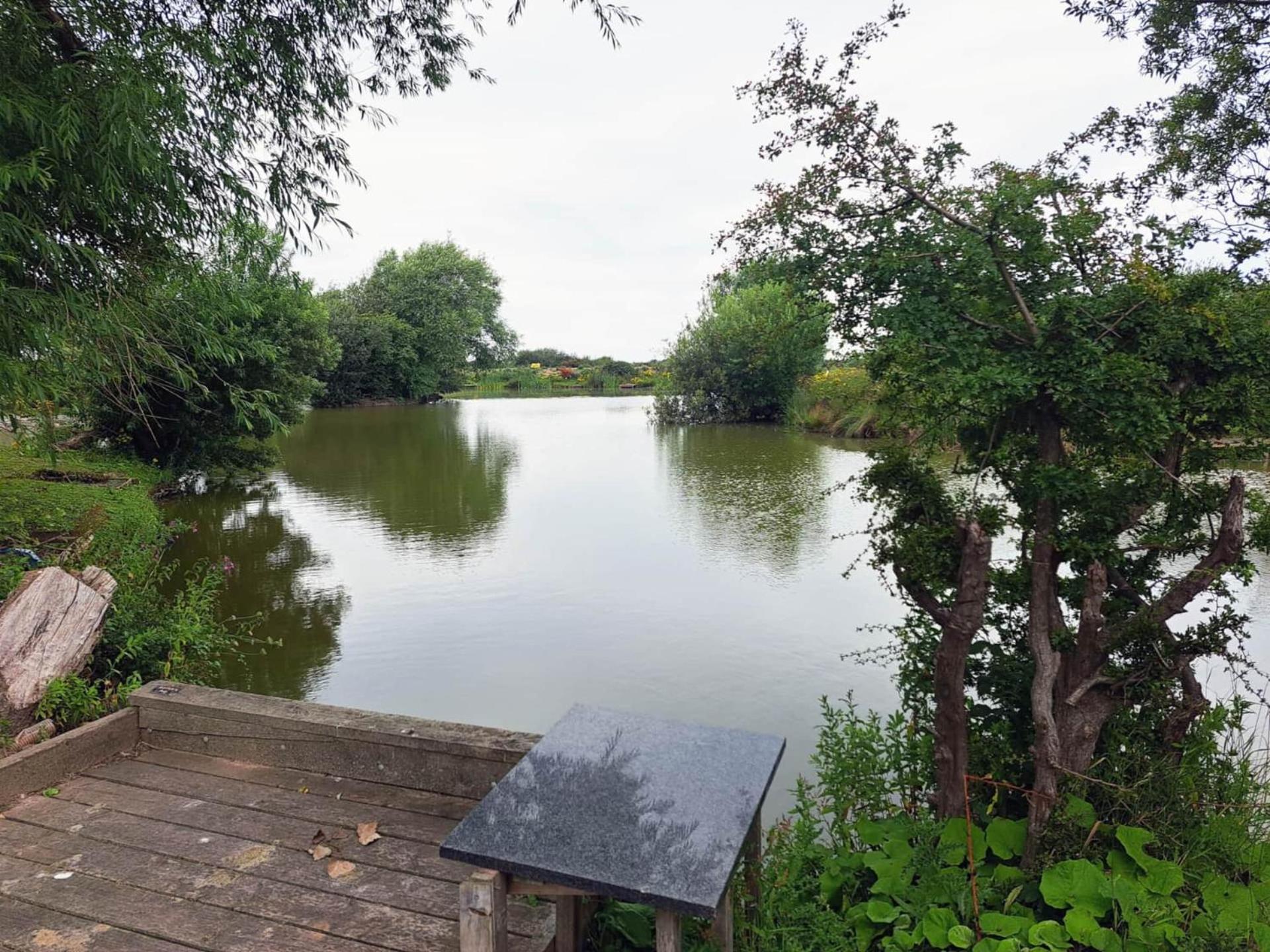 The Old Mill Barn With Hot Tub And Private Use Of Heated Pool Villa Wirral Exteriör bild