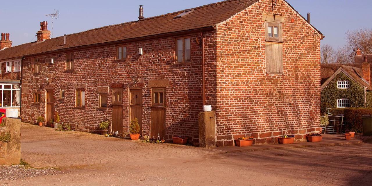 The Old Mill Barn With Hot Tub And Private Use Of Heated Pool Villa Wirral Exteriör bild